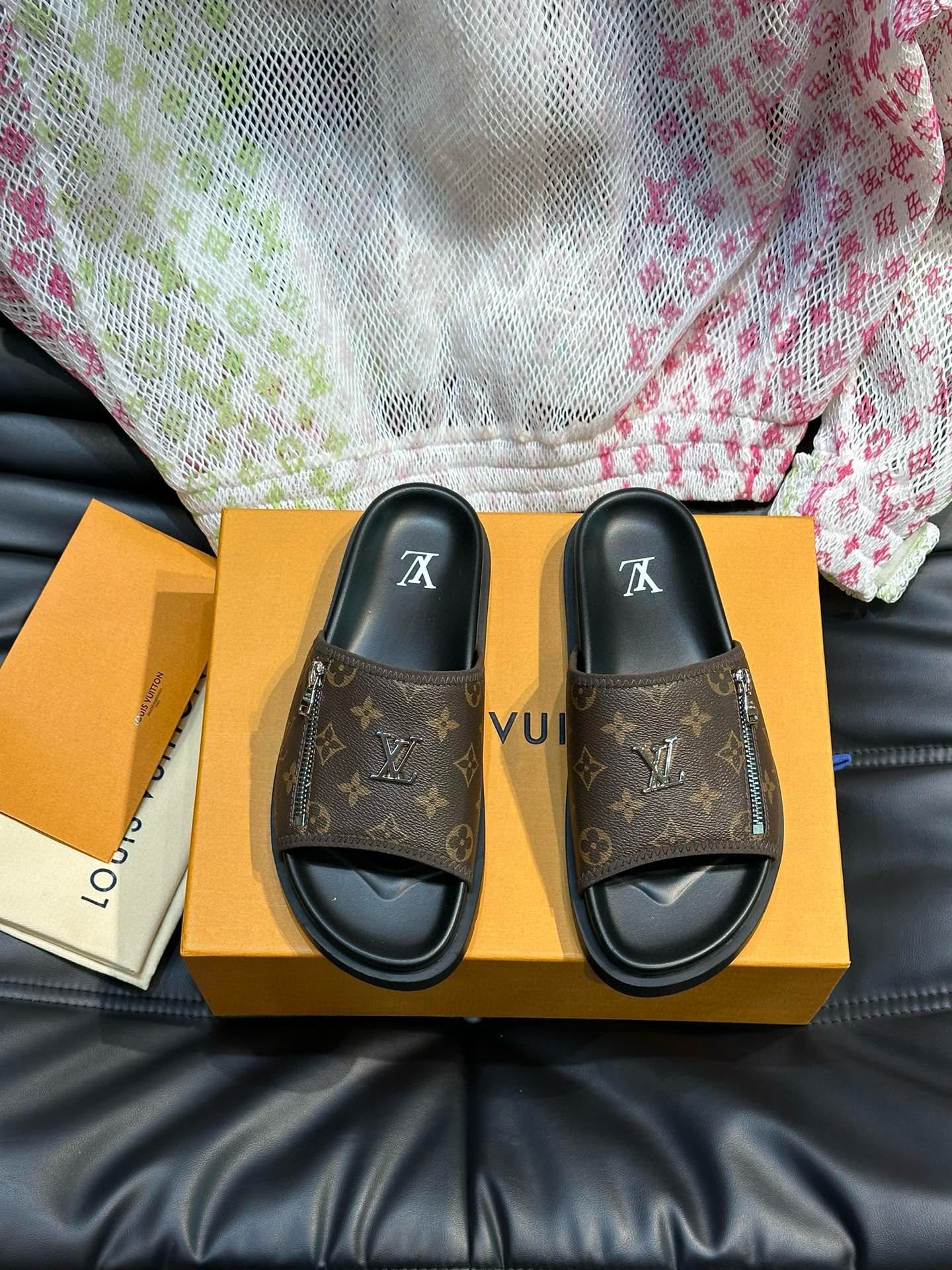 Louis Vuitton Slippers